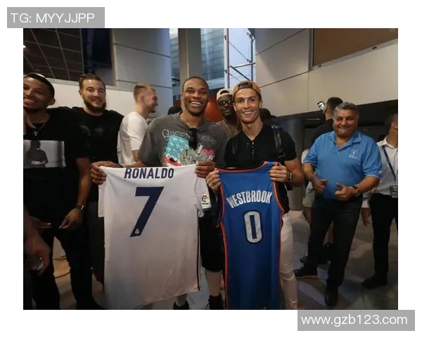 线下聚焦足球球星精彩瞬间与激情互动全景展现球迷热情